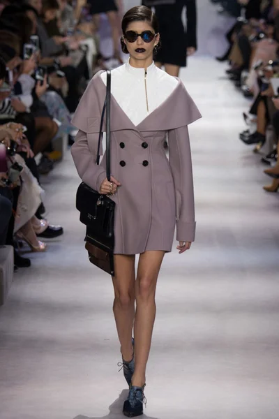 Look 28